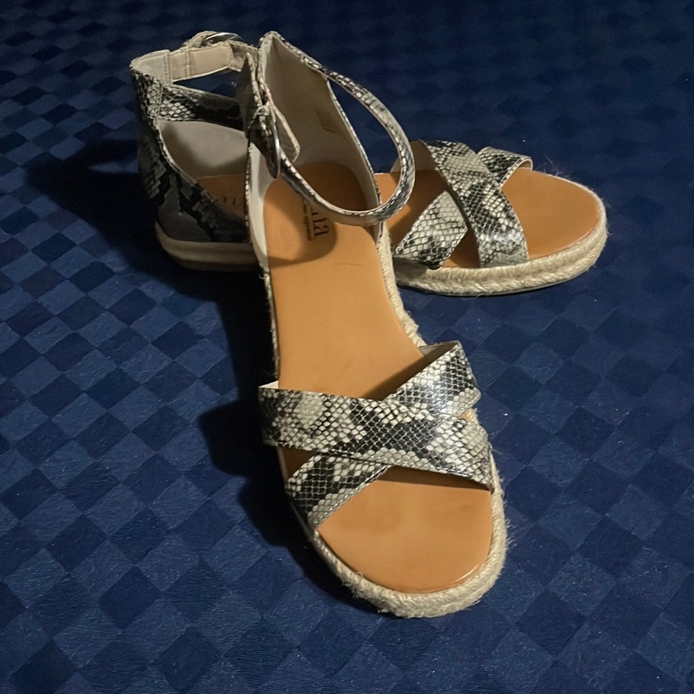 Leopard print. Open toed sandals.